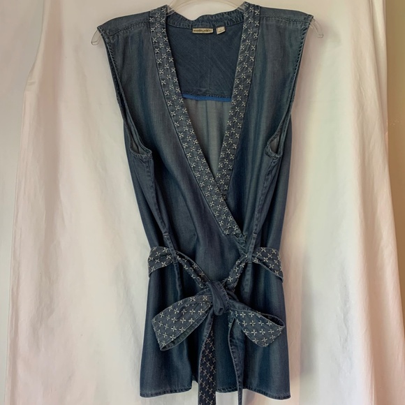 Anthropologie Tops - Holding Horses Anthropologie chambray sleeveless wrap top